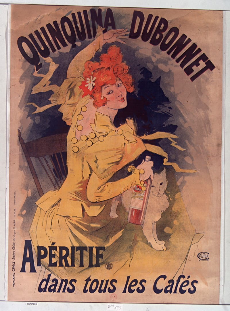 Affiche ancienne aux couleurs vives : une jeune femme rousse en robe jaune tient une bouteille, avec un chat ; texte « Quinquina Dubonnet, apéritif dans tous les cafés »